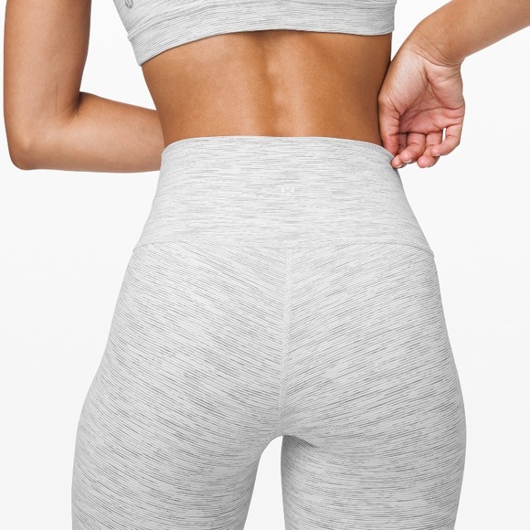 🔥 Lululemon Wunder Under 23” White Motif Size 4 or 6 - Picture 7 of 14
